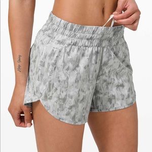 Lululemon Tracker Low-Rise Lined Short 4